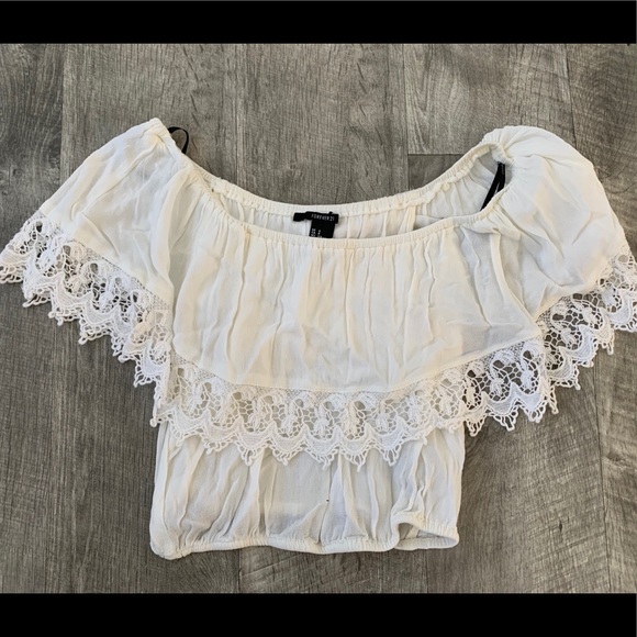 Forever 21 off the shoulder crop top. - Picture 3 of 4